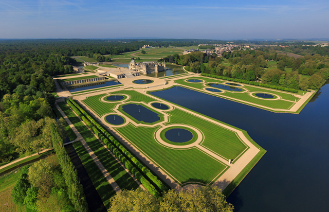 Chateau de Chantilly Elopement: An Elegant Venue Near Paris