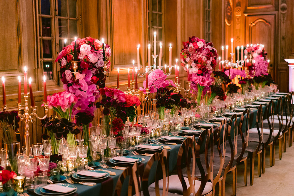 Décoration florale de la table de réception du mariage par Sumptuous Events Paris