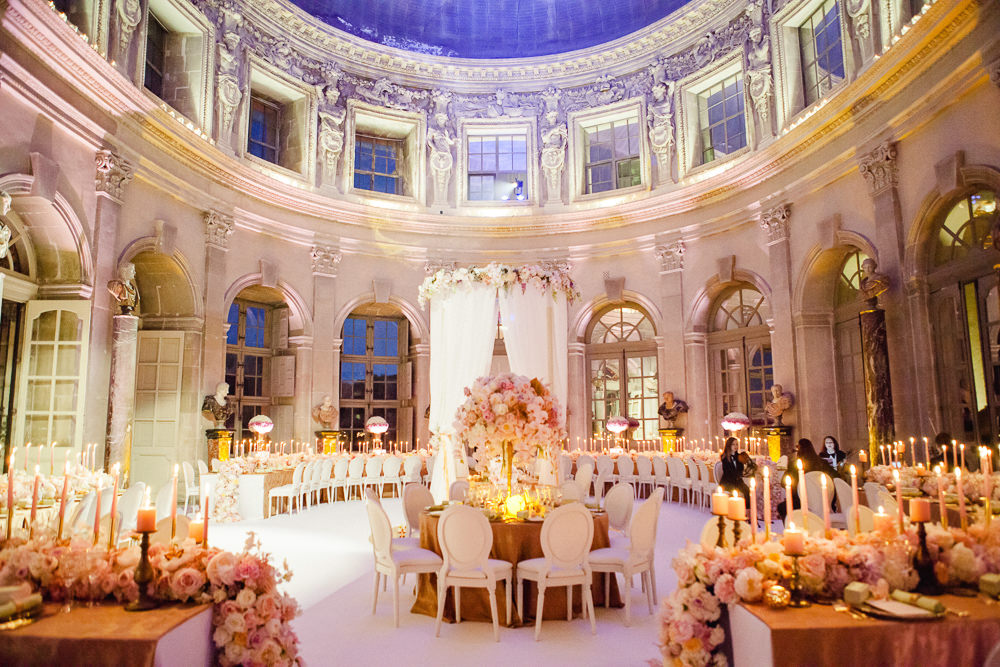 Luxury wedding in a French chateau